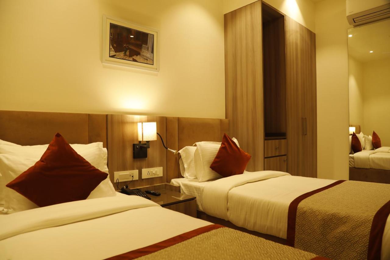 Hotel The Royal Vista Варанаси Экстерьер фото