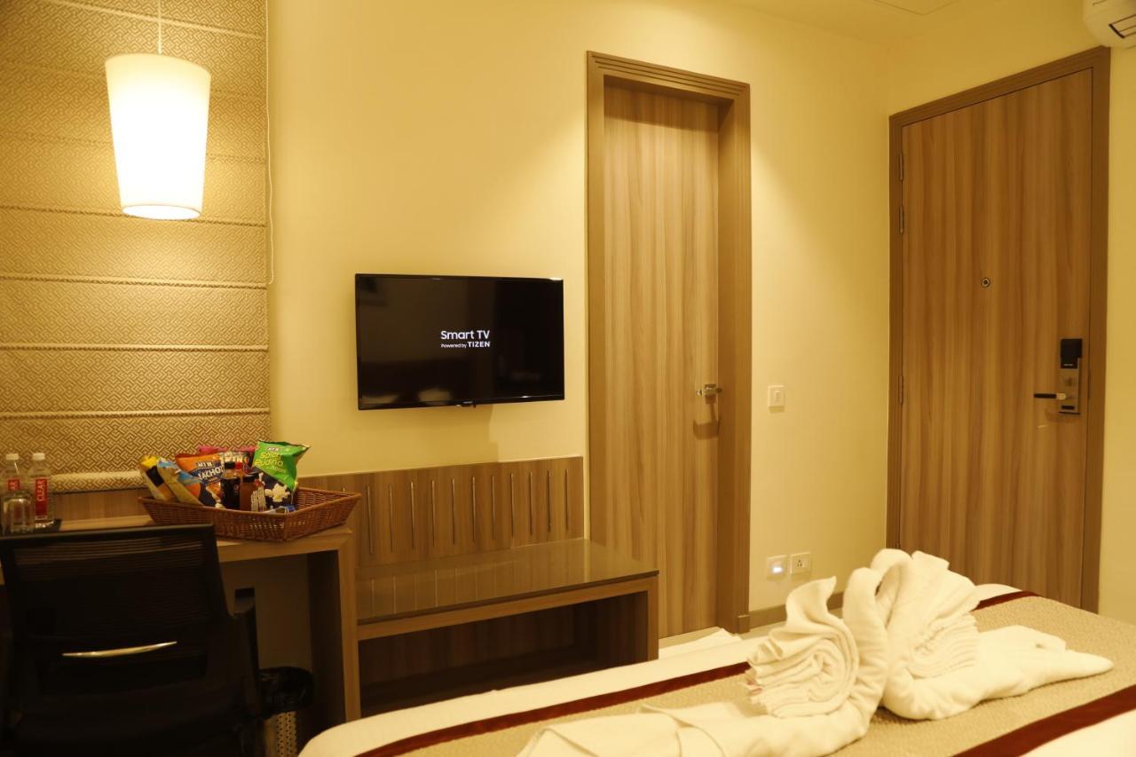 Hotel The Royal Vista Варанаси Экстерьер фото