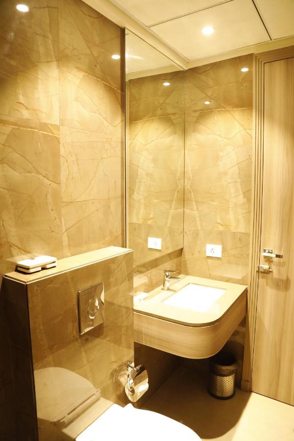 Hotel The Royal Vista Варанаси Экстерьер фото