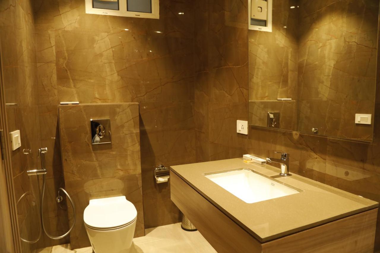 Hotel The Royal Vista Варанаси Экстерьер фото